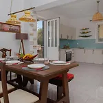 Ionnisos Traditional 펜션 Mouzákion